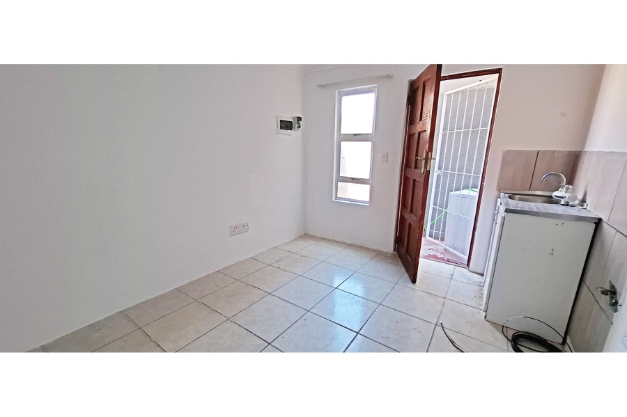 6 Bedroom Property for Sale in Broadlands Village Western Cape